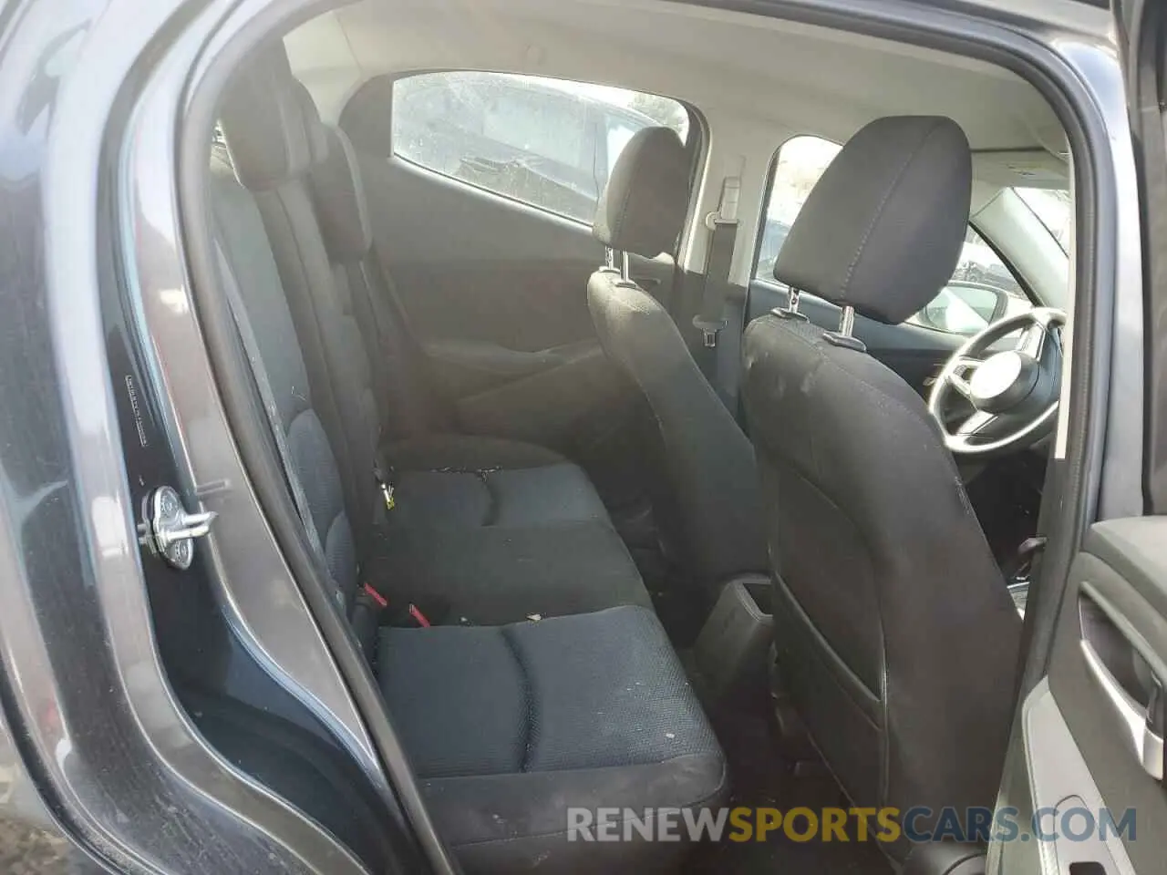 10 Photograph of a damaged car 3MYDLBYV7KY508058 TOYOTA YARIS 2019