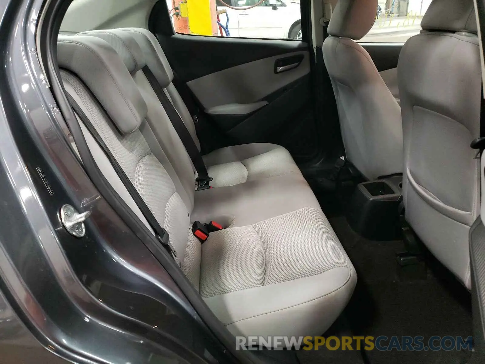 6 Photograph of a damaged car 3MYDLBYV7KY509744 TOYOTA YARIS 2019