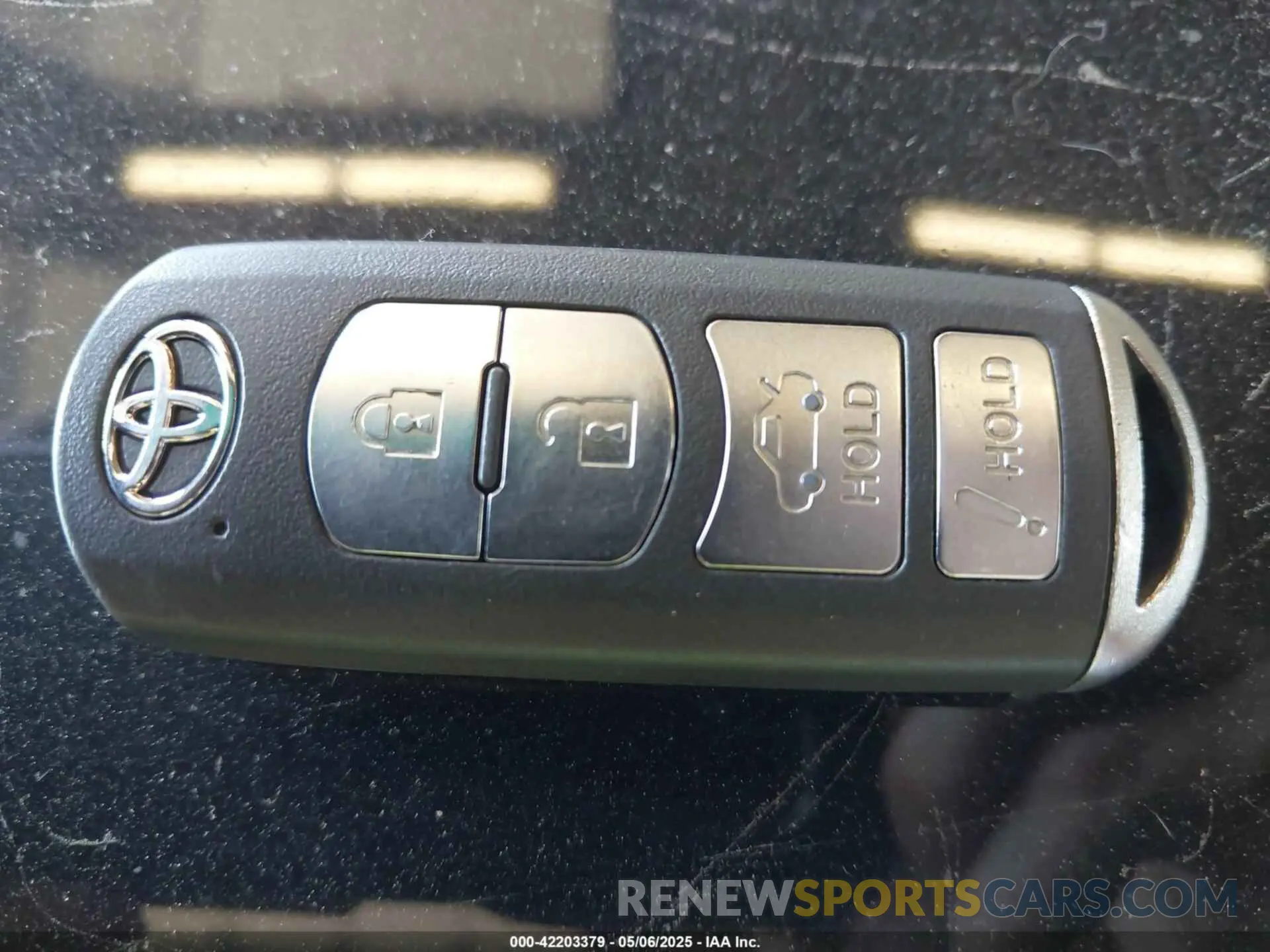 11 Photograph of a damaged car 3MYDLBYV7KY521585 TOYOTA YARIS 2019
