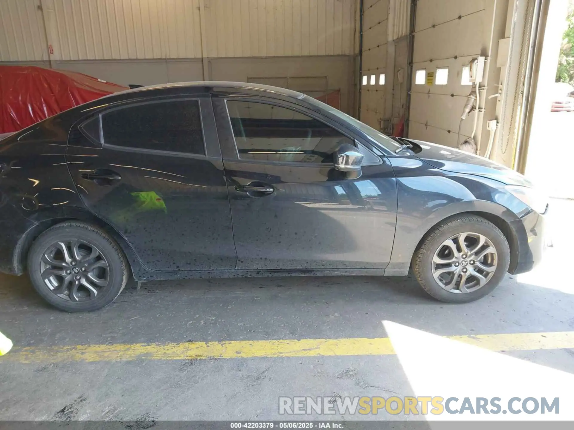 13 Photograph of a damaged car 3MYDLBYV7KY521585 TOYOTA YARIS 2019