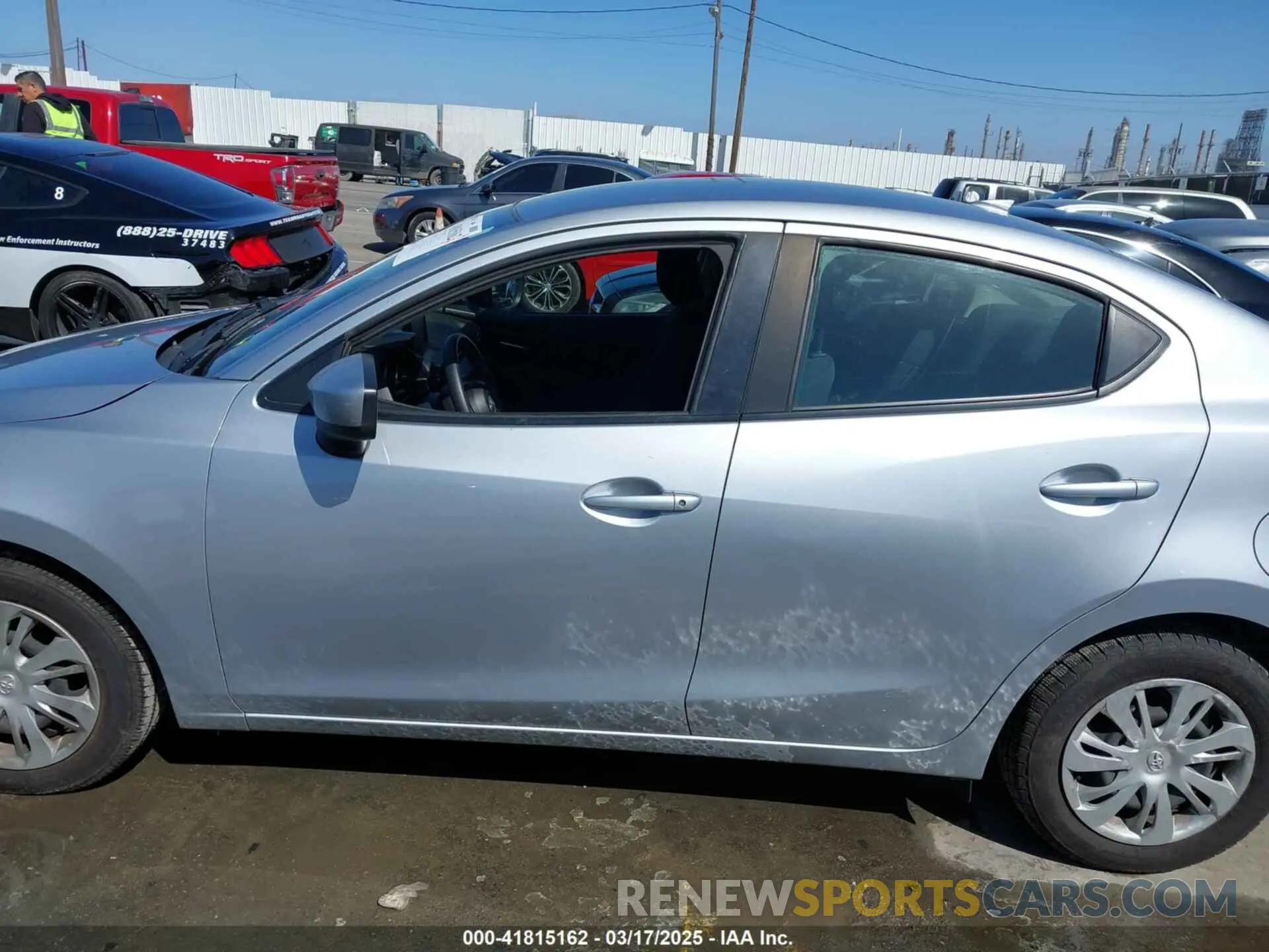 13 Photograph of a damaged car 3MYDLBYV7KY525880 TOYOTA YARIS 2019