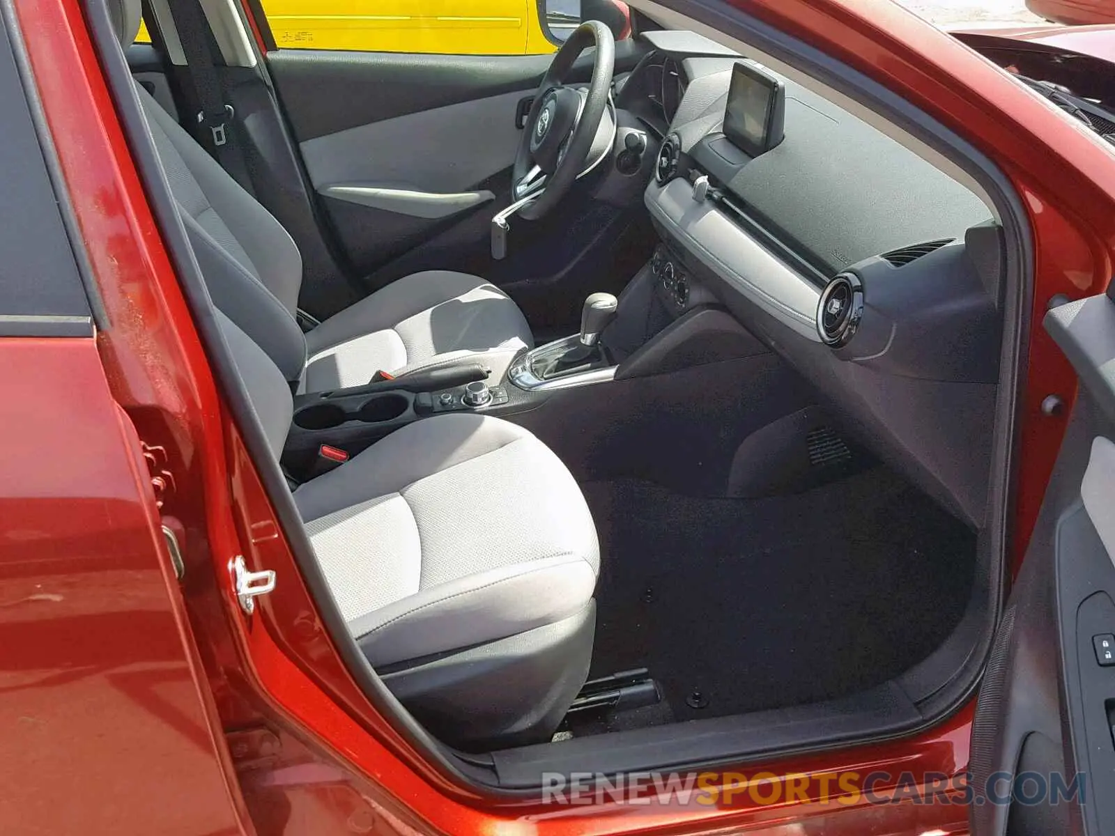 5 Photograph of a damaged car 3MYDLBYV8KY503029 TOYOTA YARIS 2019