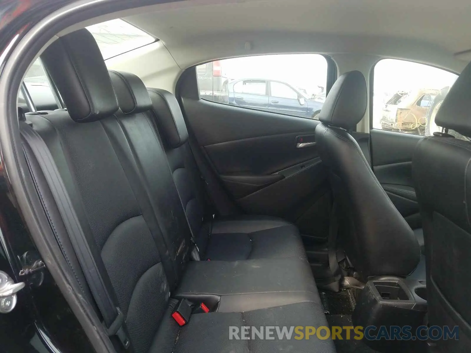 6 Photograph of a damaged car 3MYDLBYV8KY507999 TOYOTA YARIS 2019