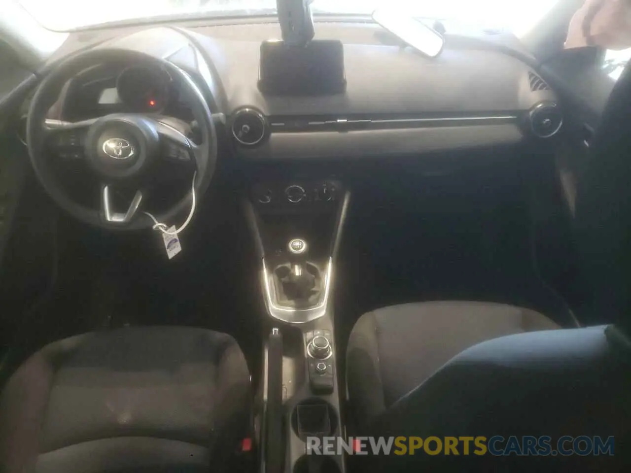 8 Photograph of a damaged car 3MYDLBYV8KY508070 TOYOTA YARIS 2019