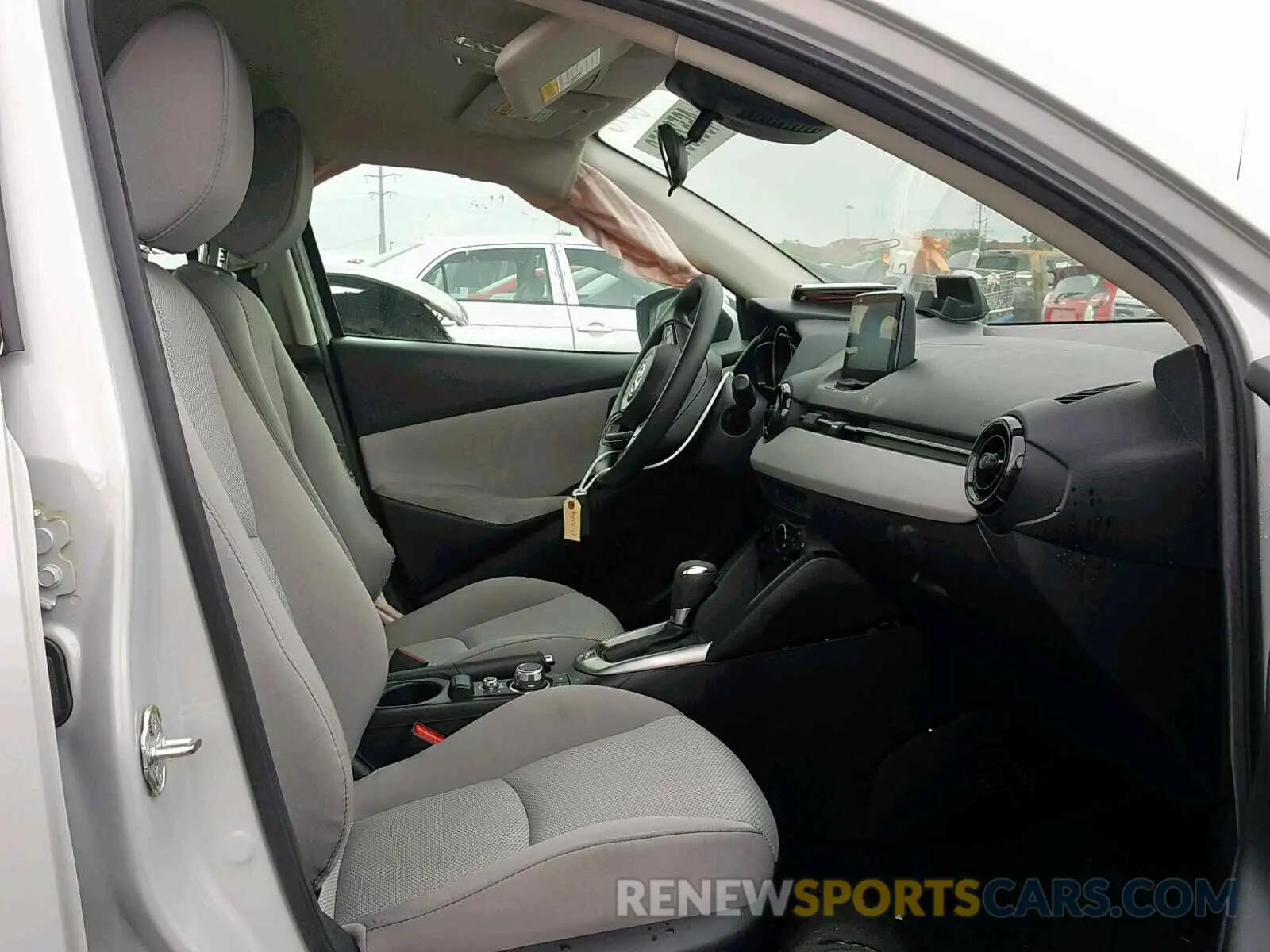 6 Photograph of a damaged car 3MYDLBYV8KY510076 TOYOTA YARIS 2019