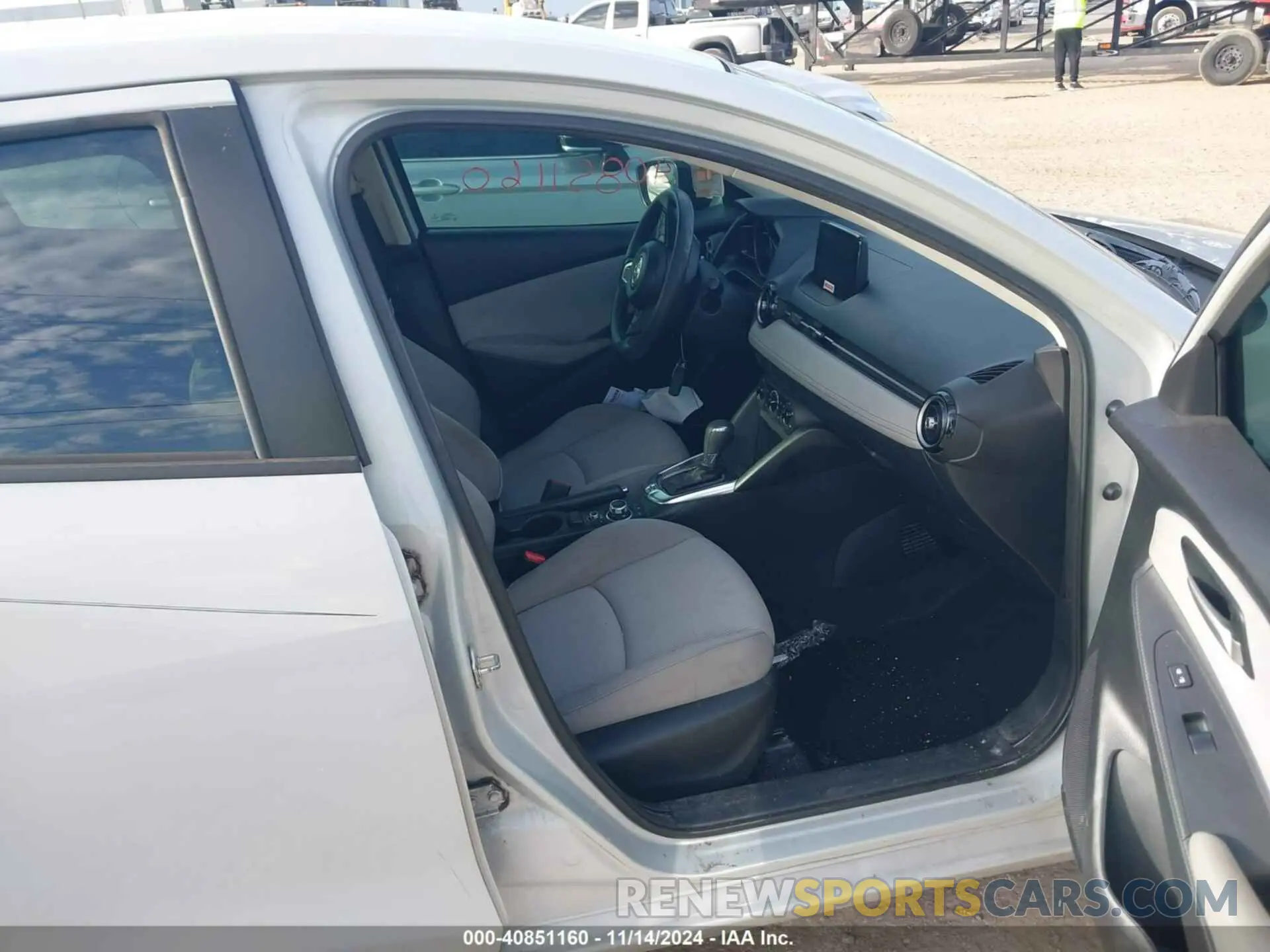 5 Фотография поврежденного автомобиля 3MYDLBYV8KY515746 TOYOTA YARIS 2019