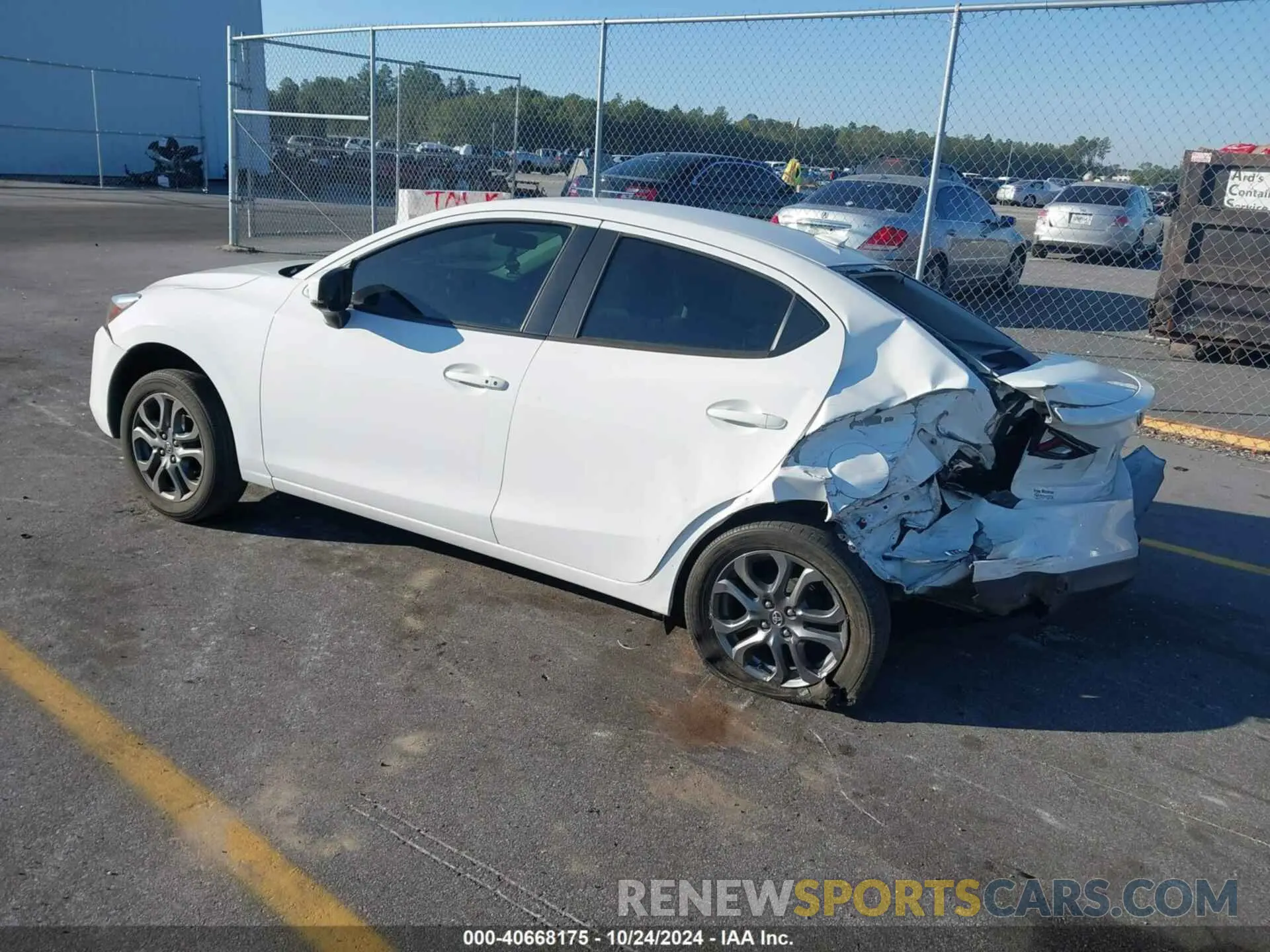 3 Фотография поврежденного автомобиля 3MYDLBYV8KY517710 TOYOTA YARIS 2019