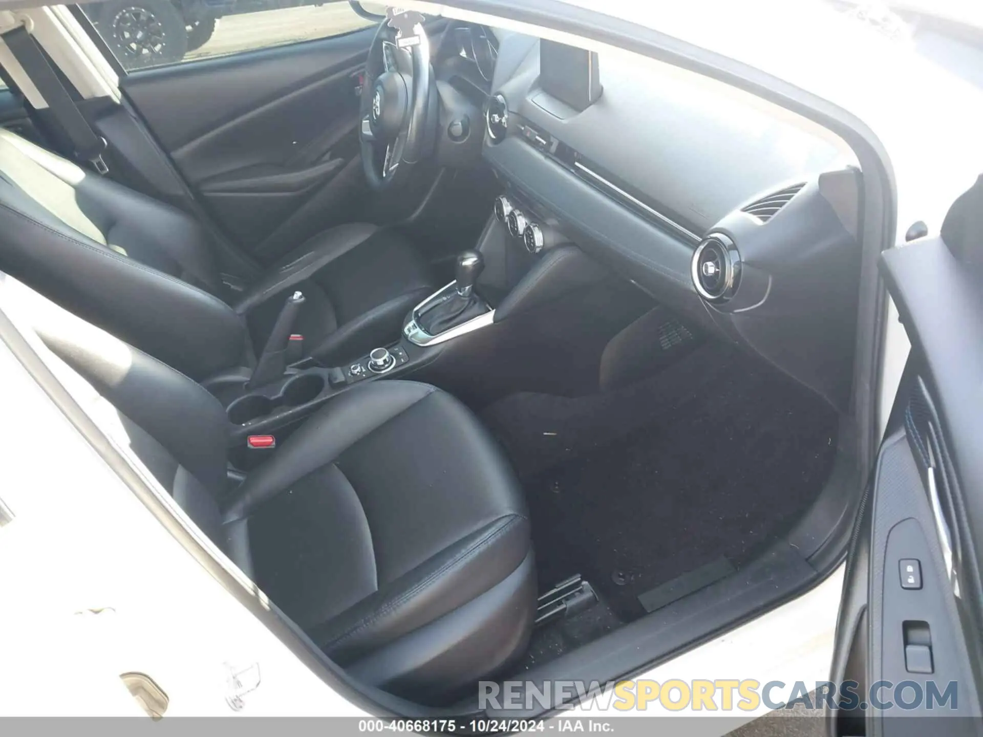 5 Фотография поврежденного автомобиля 3MYDLBYV8KY517710 TOYOTA YARIS 2019