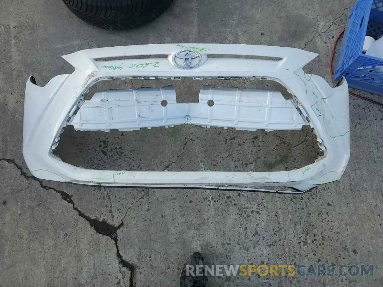 12 Photograph of a damaged car 3MYDLBYV8KY521286 TOYOTA YARIS 2019