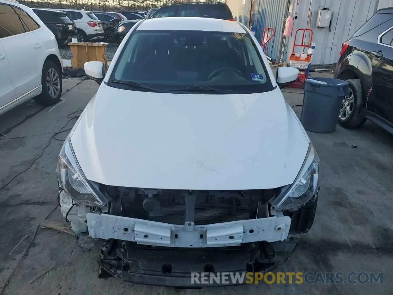 5 Photograph of a damaged car 3MYDLBYV8KY521286 TOYOTA YARIS 2019