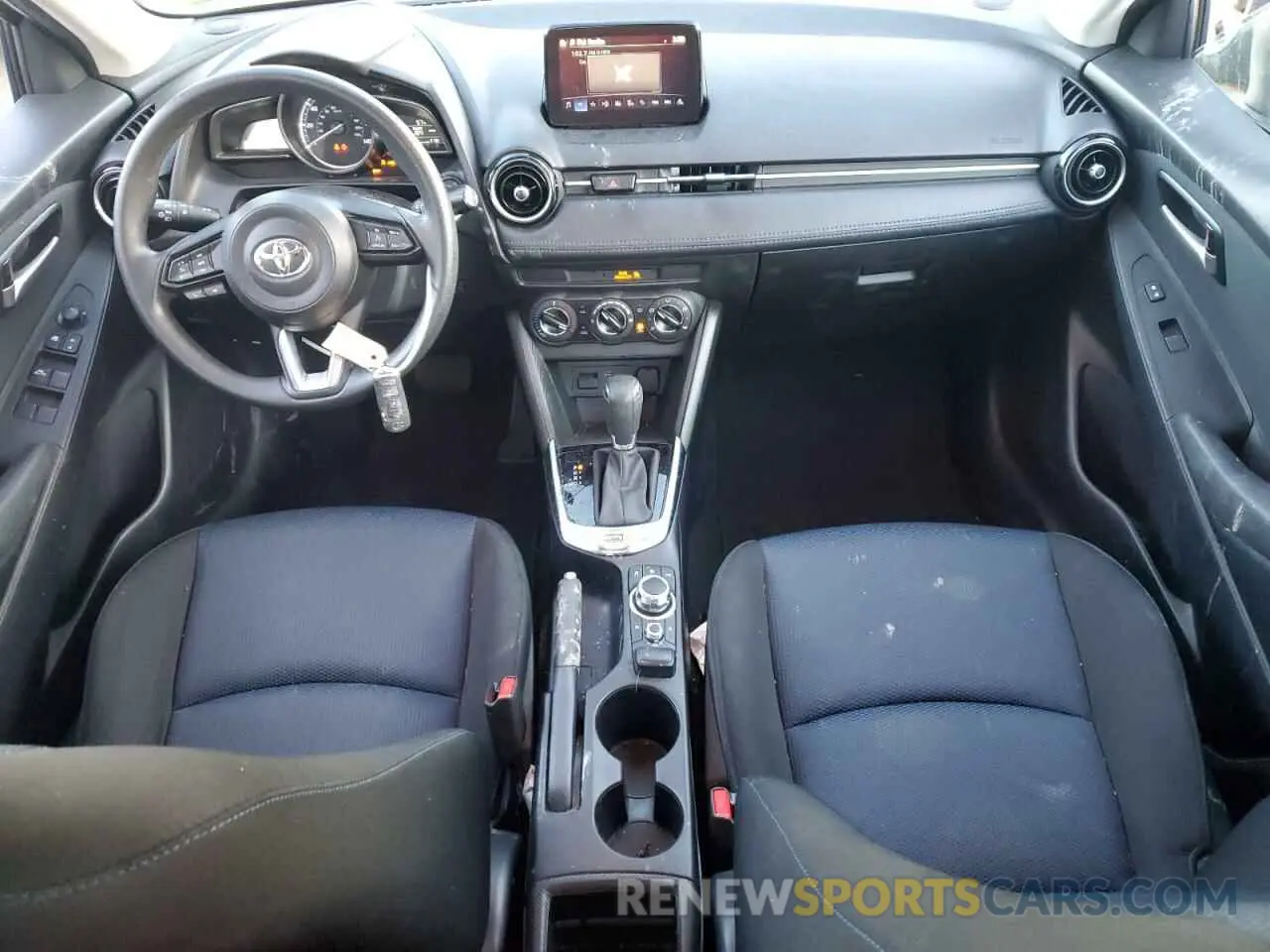 8 Photograph of a damaged car 3MYDLBYV8KY521286 TOYOTA YARIS 2019