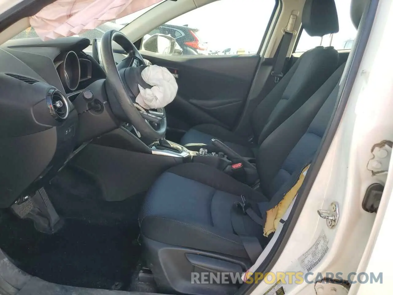 7 Photograph of a damaged car 3MYDLBYV8KY526794 TOYOTA YARIS 2019