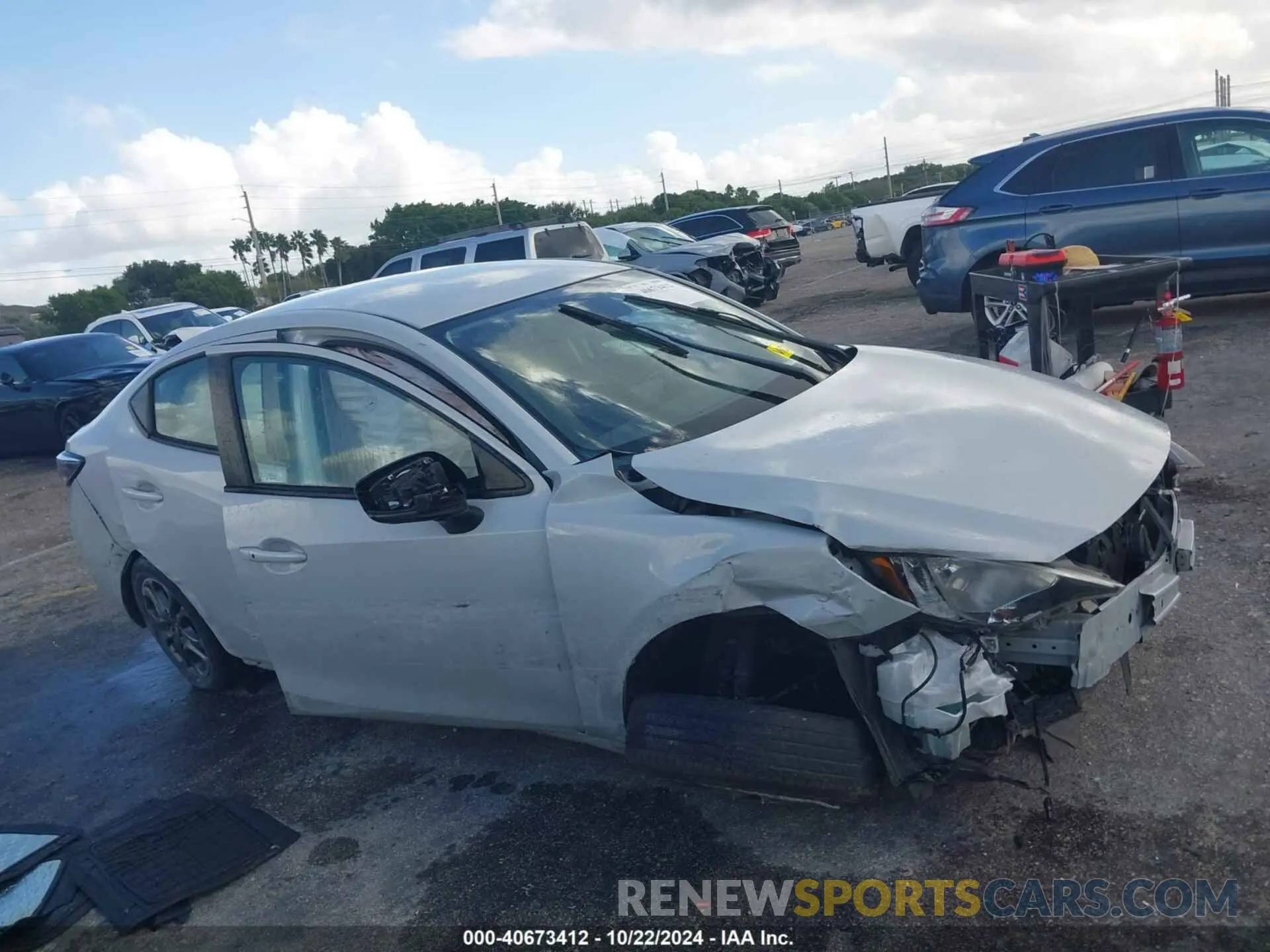 14 Фотография поврежденного автомобиля 3MYDLBYV8KY527931 TOYOTA YARIS 2019