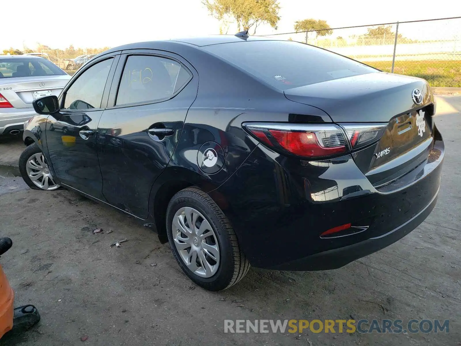 3 Photograph of a damaged car 3MYDLBYV8KY528125 TOYOTA YARIS 2019