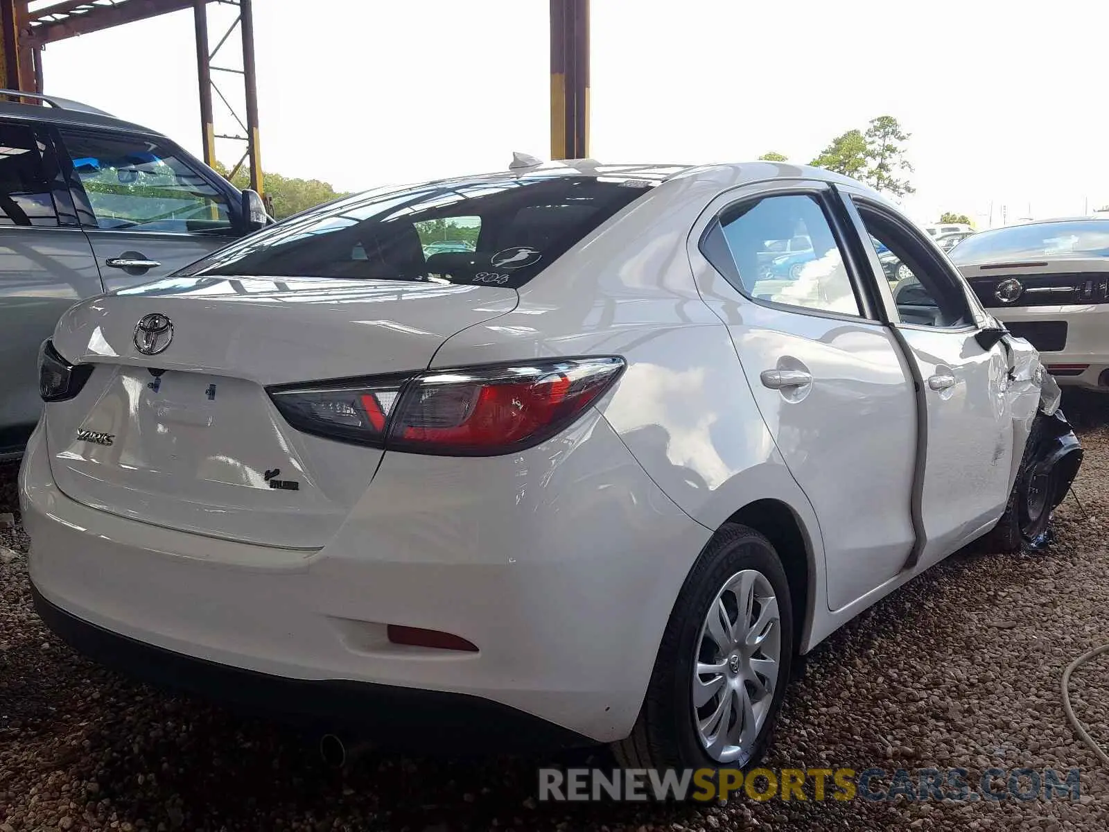 4 Photograph of a damaged car 3MYDLBYV9KY511415 TOYOTA YARIS 2019