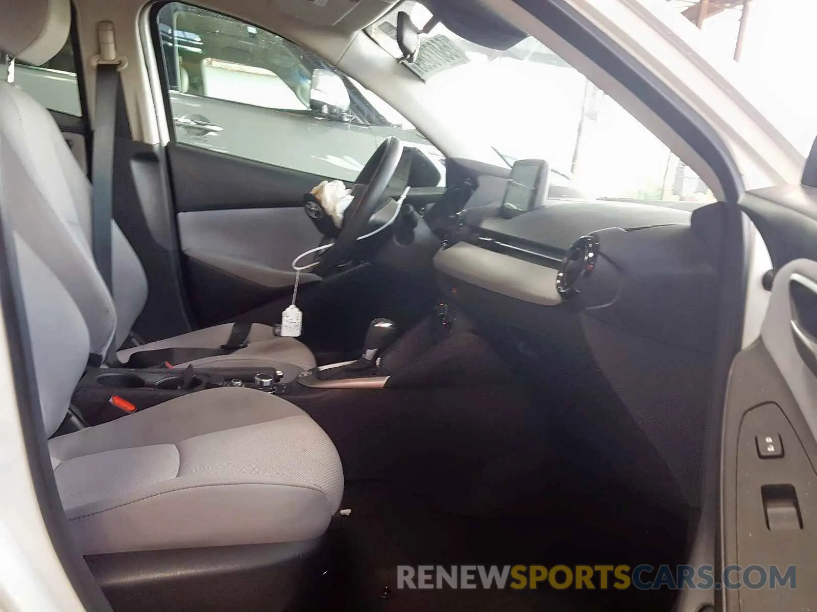 5 Photograph of a damaged car 3MYDLBYV9KY511415 TOYOTA YARIS 2019