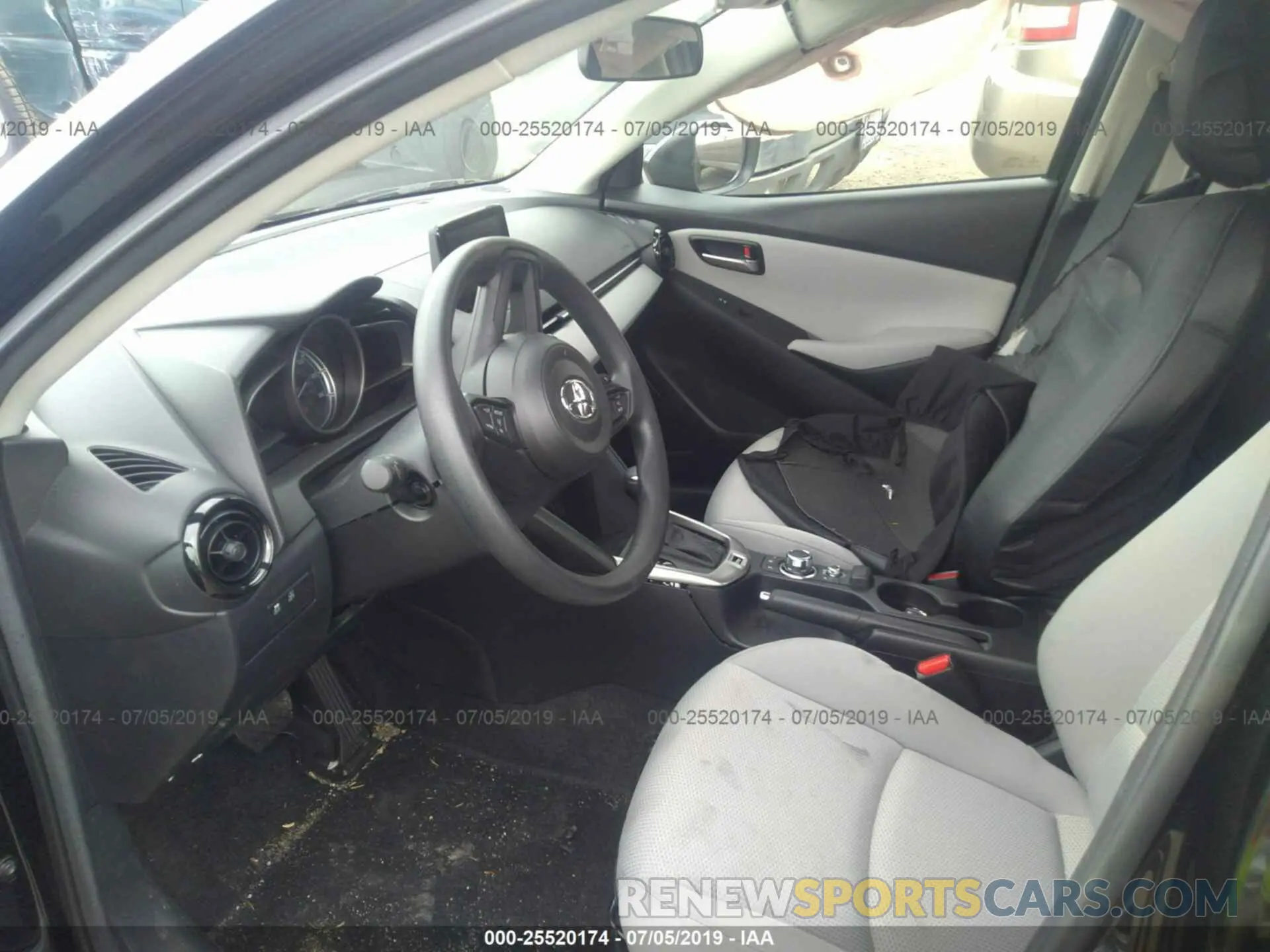 5 Photograph of a damaged car 3MYDLBYV9KY512175 TOYOTA YARIS 2019