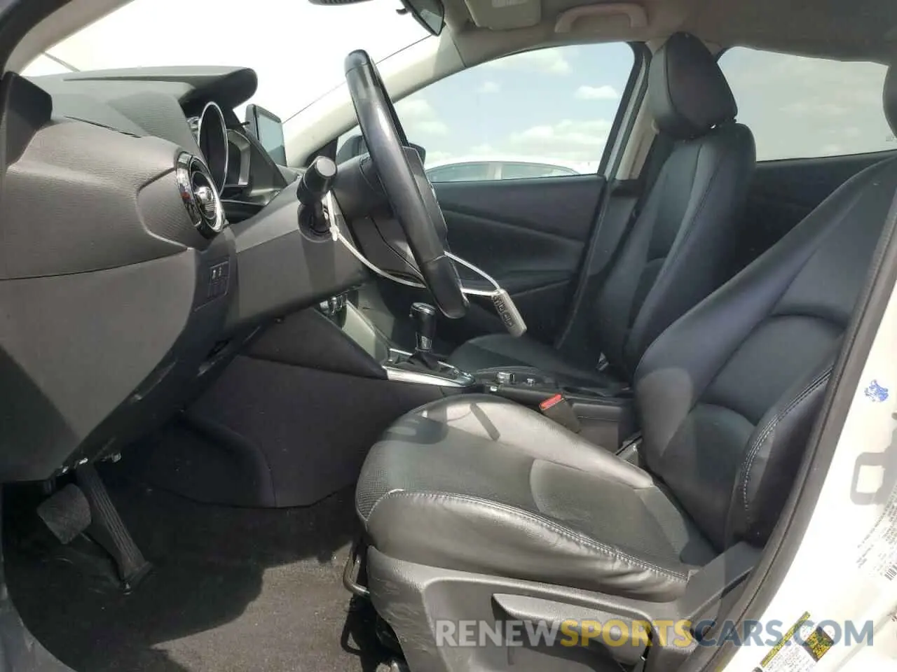 7 Photograph of a damaged car 3MYDLBYV9KY512340 TOYOTA YARIS 2019