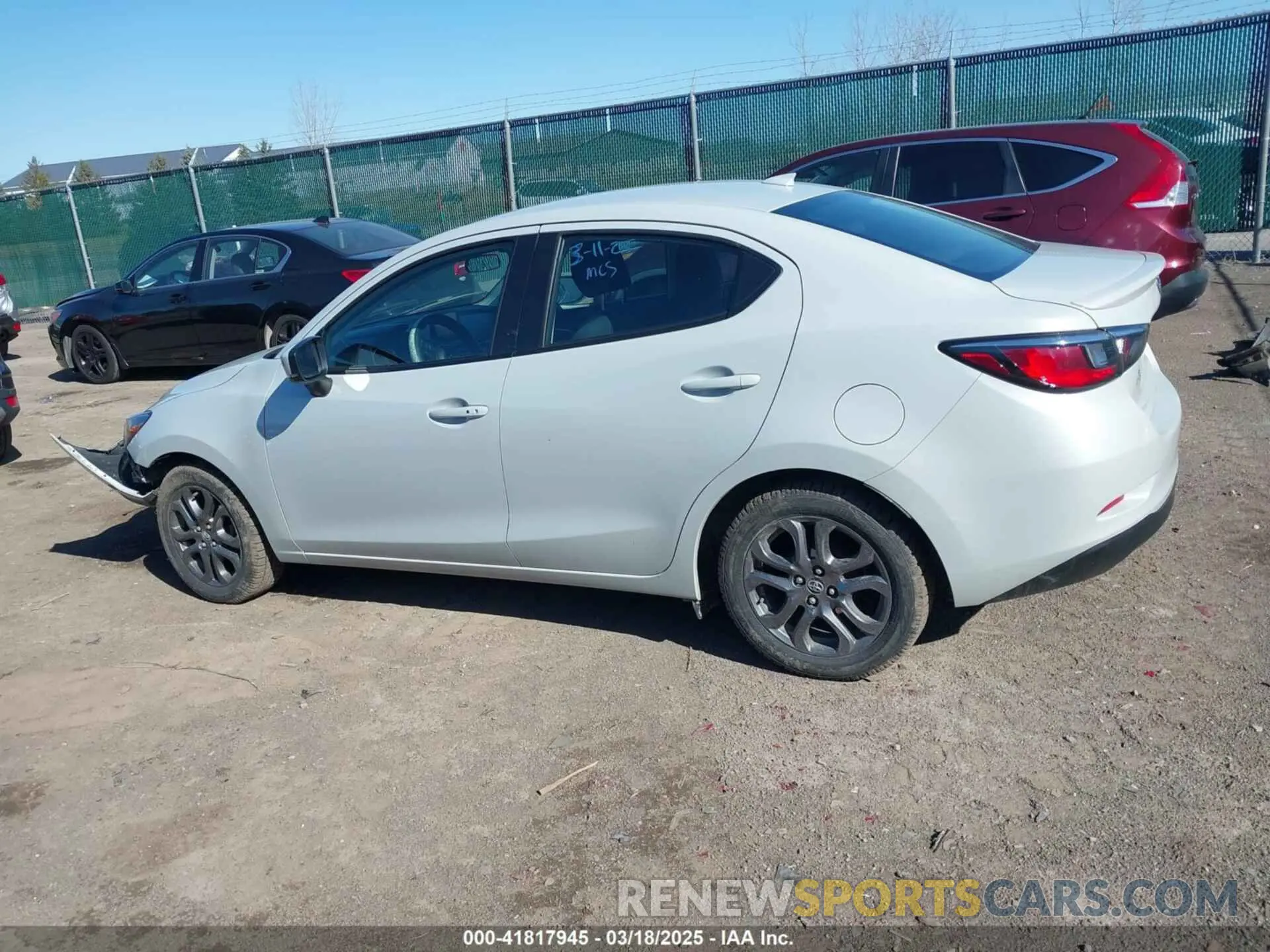 14 Photograph of a damaged car 3MYDLBYV9KY523922 TOYOTA YARIS 2019