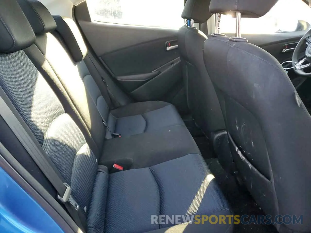 10 Photograph of a damaged car 3MYDLBYV9KY526643 TOYOTA YARIS 2019