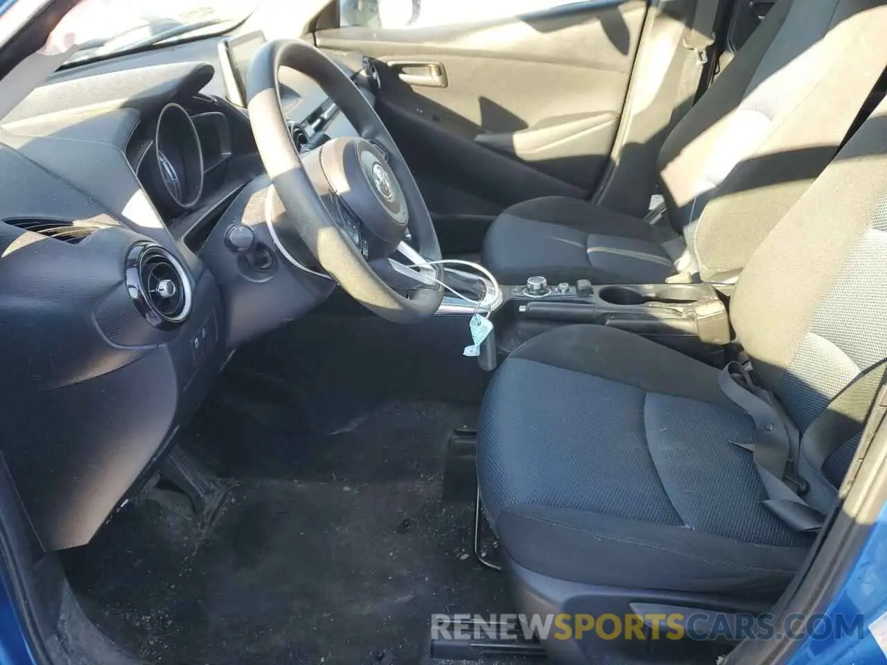 7 Photograph of a damaged car 3MYDLBYV9KY526643 TOYOTA YARIS 2019