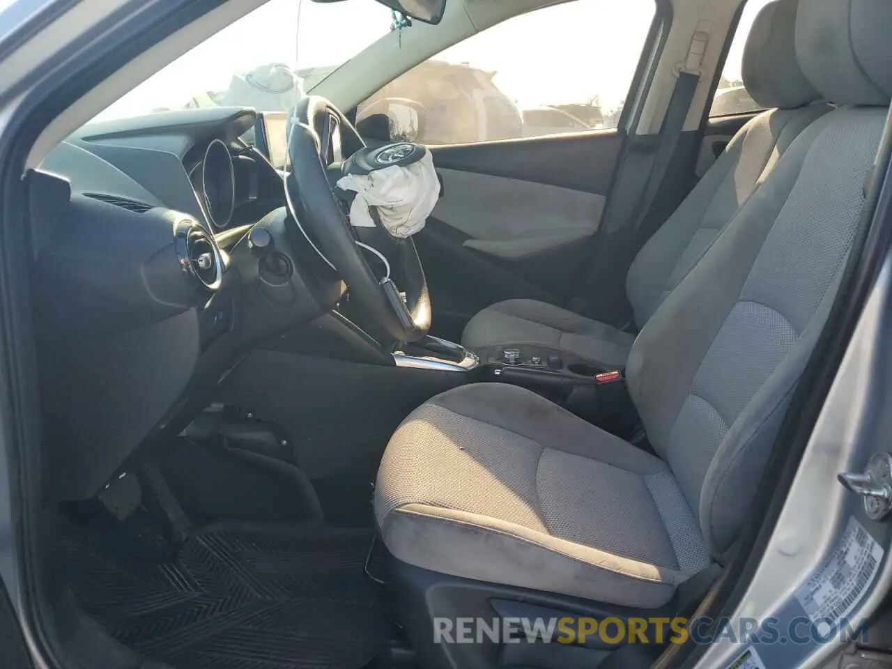 7 Photograph of a damaged car 3MYDLBYV9KY528201 TOYOTA YARIS 2019