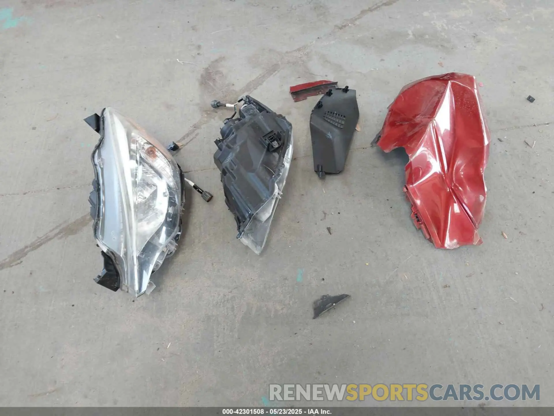 12 Photograph of a damaged car 3MYDLBYVXKY524593 TOYOTA YARIS 2019