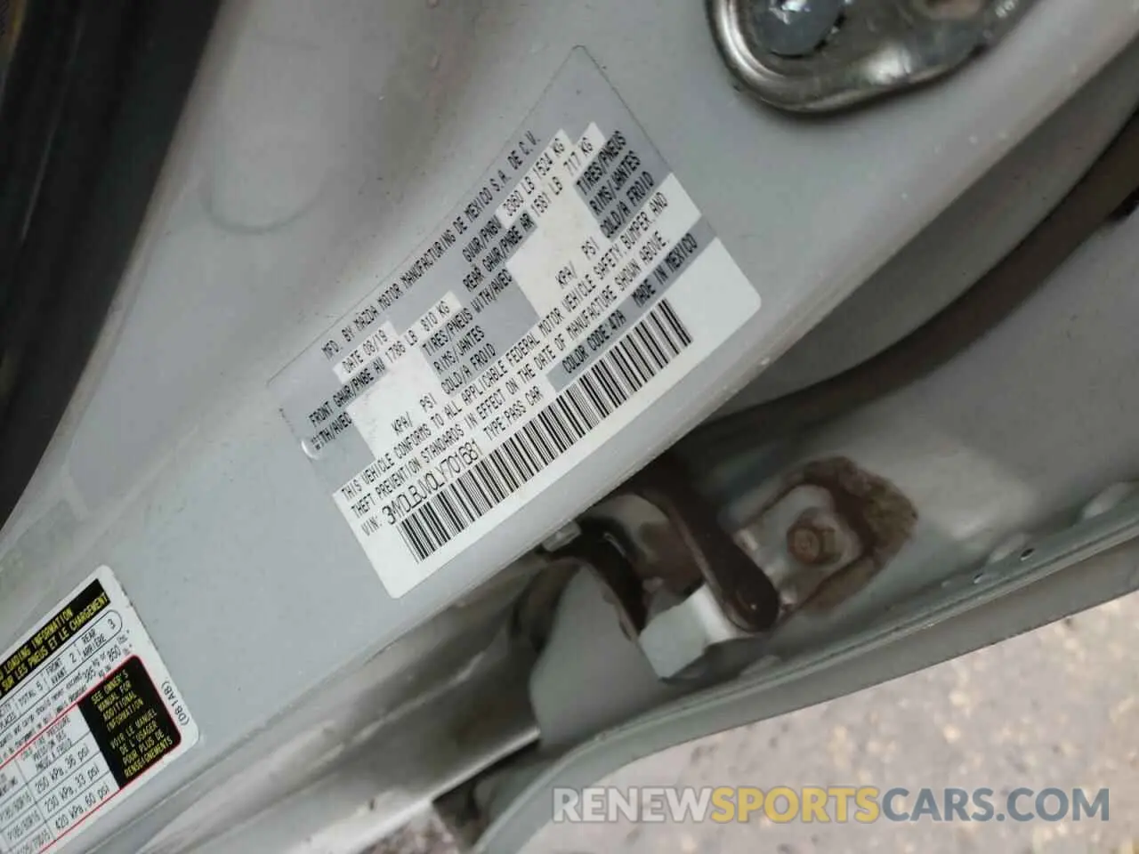 12 Фотография поврежденного автомобиля 3MYDLBJV0LY701681 TOYOTA YARIS 2020