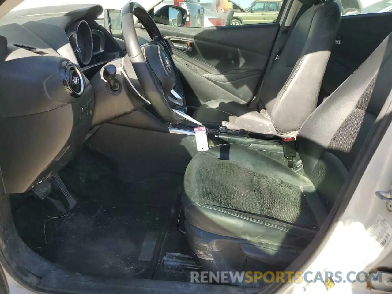 7 Photograph of a damaged car 3MYDLBJV1LY704346 TOYOTA YARIS 2020