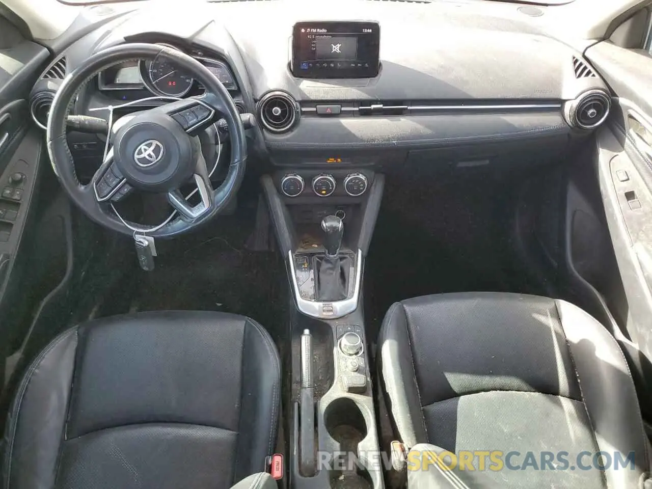 8 Photograph of a damaged car 3MYDLBJV1LY704346 TOYOTA YARIS 2020