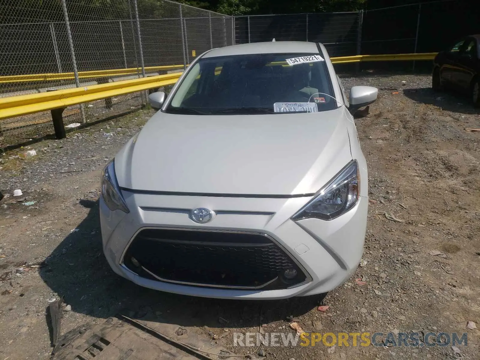 9 Photograph of a damaged car 3MYDLBJV1LY715962 TOYOTA YARIS 2020