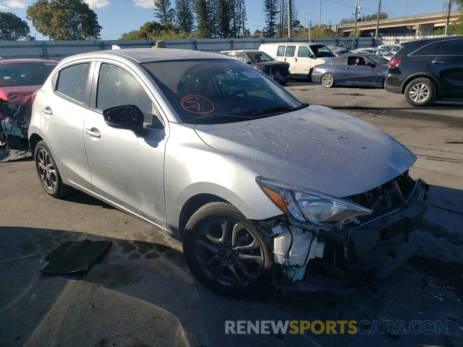 1 Photograph of a damaged car 3MYDLBJV2LY706171 TOYOTA YARIS 2020