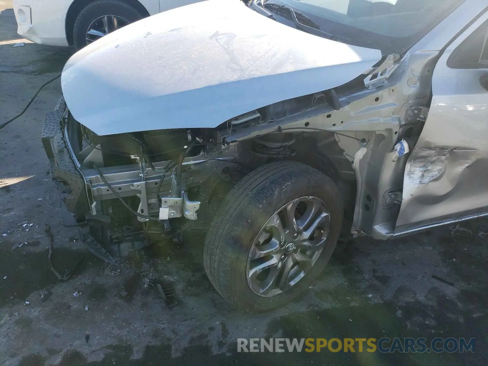 9 Photograph of a damaged car 3MYDLBJV2LY706171 TOYOTA YARIS 2020
