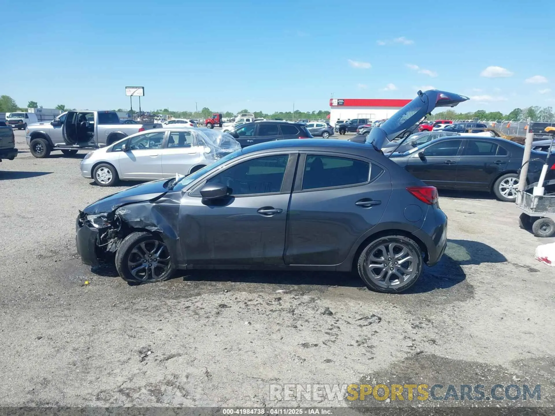 13 Photograph of a damaged car 3MYDLBJV3LY703134 TOYOTA YARIS 2020