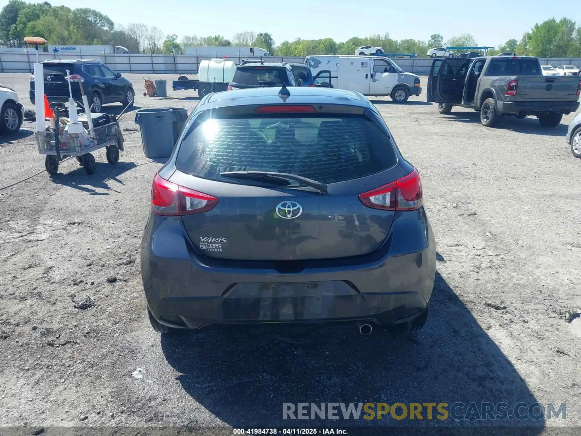 15 Photograph of a damaged car 3MYDLBJV3LY703134 TOYOTA YARIS 2020