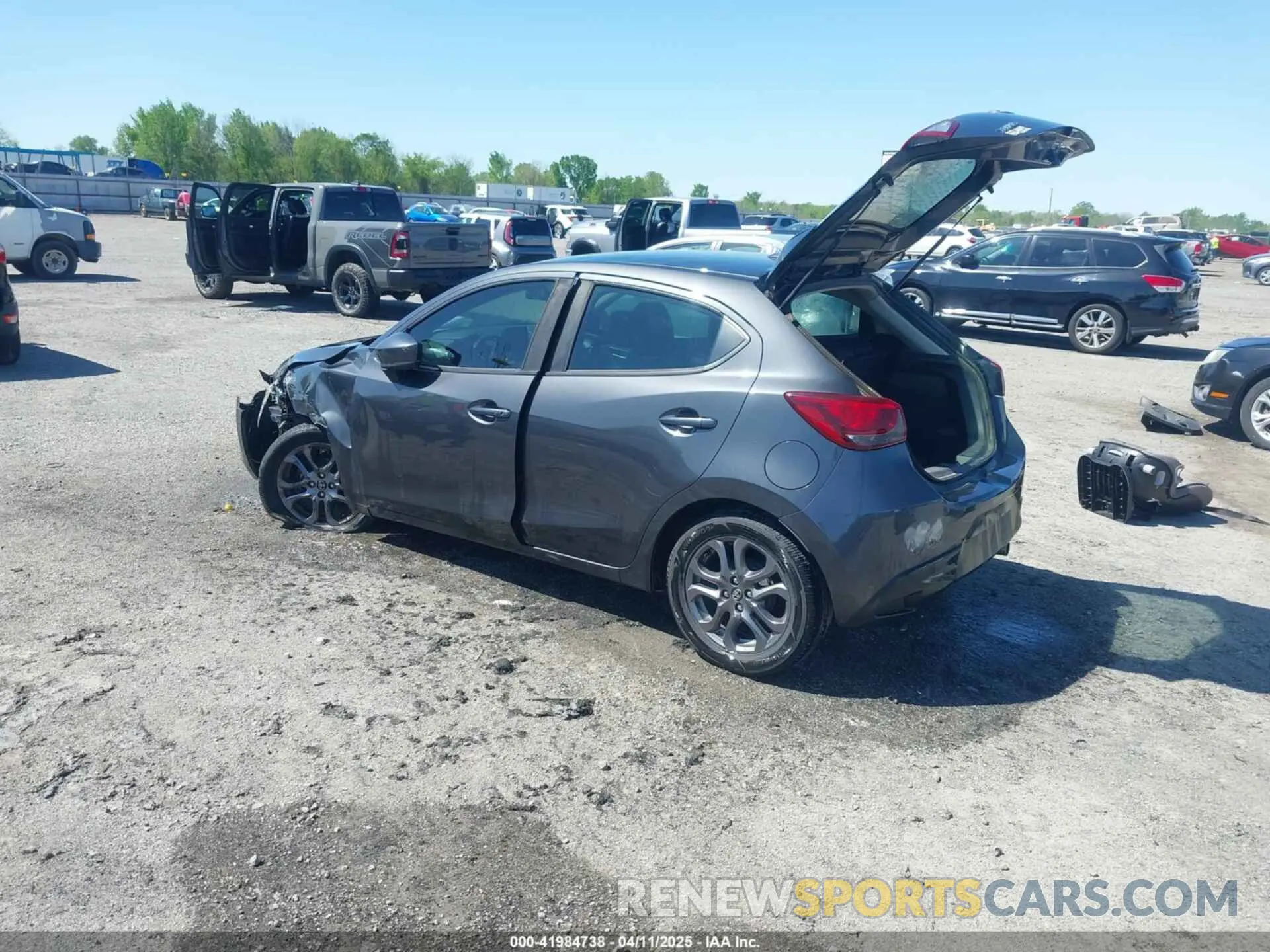 3 Photograph of a damaged car 3MYDLBJV3LY703134 TOYOTA YARIS 2020