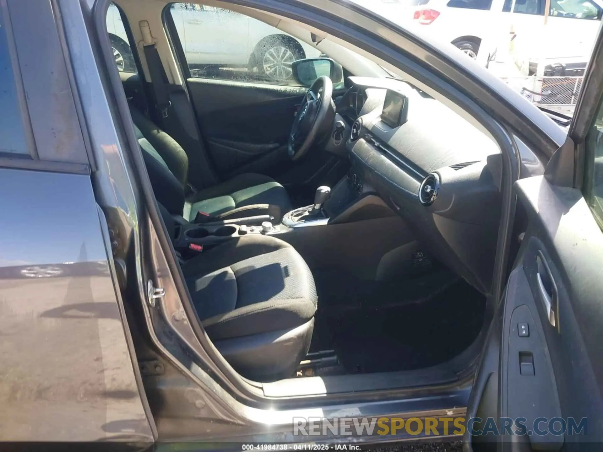 5 Photograph of a damaged car 3MYDLBJV3LY703134 TOYOTA YARIS 2020