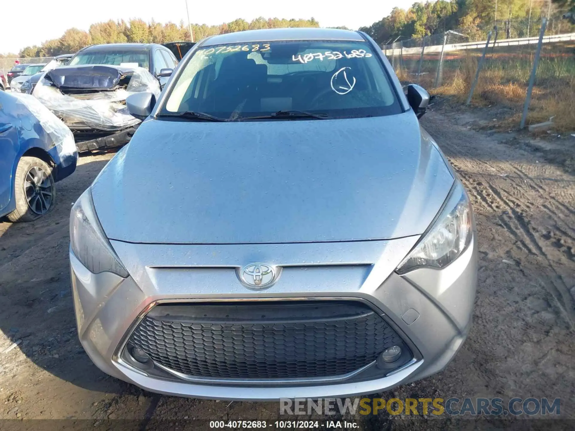 11 Photograph of a damaged car 3MYDLBJV5LY704995 TOYOTA YARIS 2020