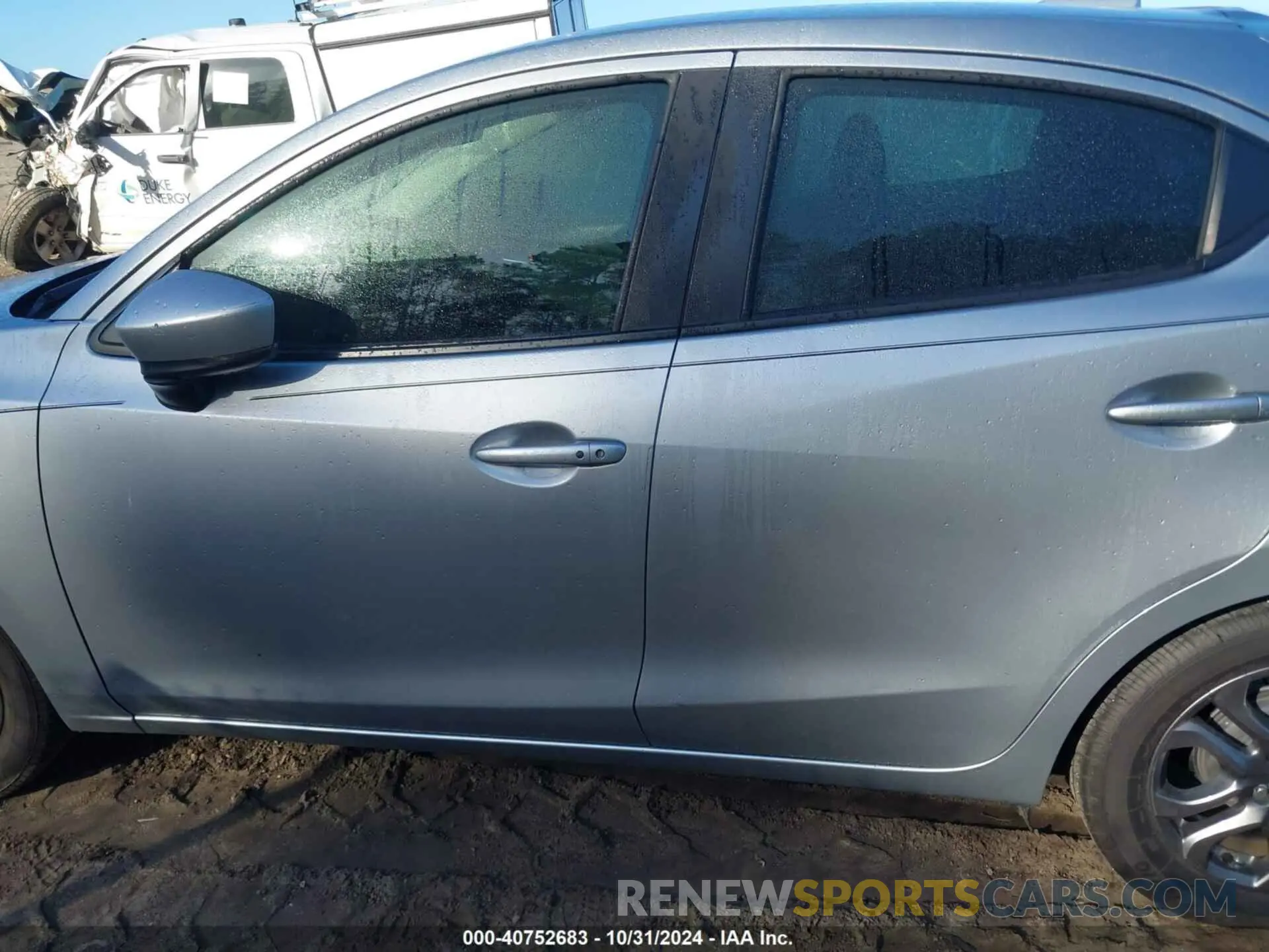 13 Photograph of a damaged car 3MYDLBJV5LY704995 TOYOTA YARIS 2020