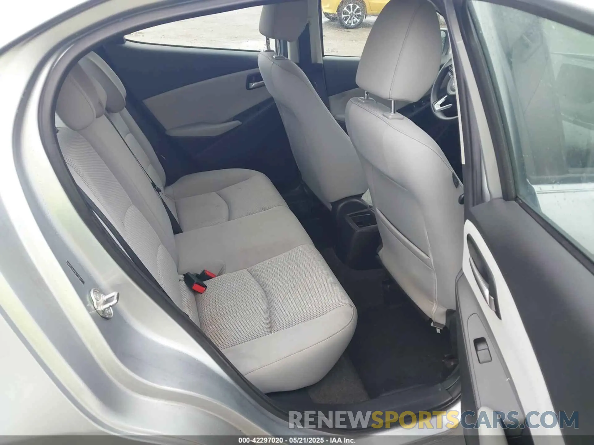 8 Фотография поврежденного автомобиля 3MYDLBJV6LY700373 TOYOTA YARIS 2020