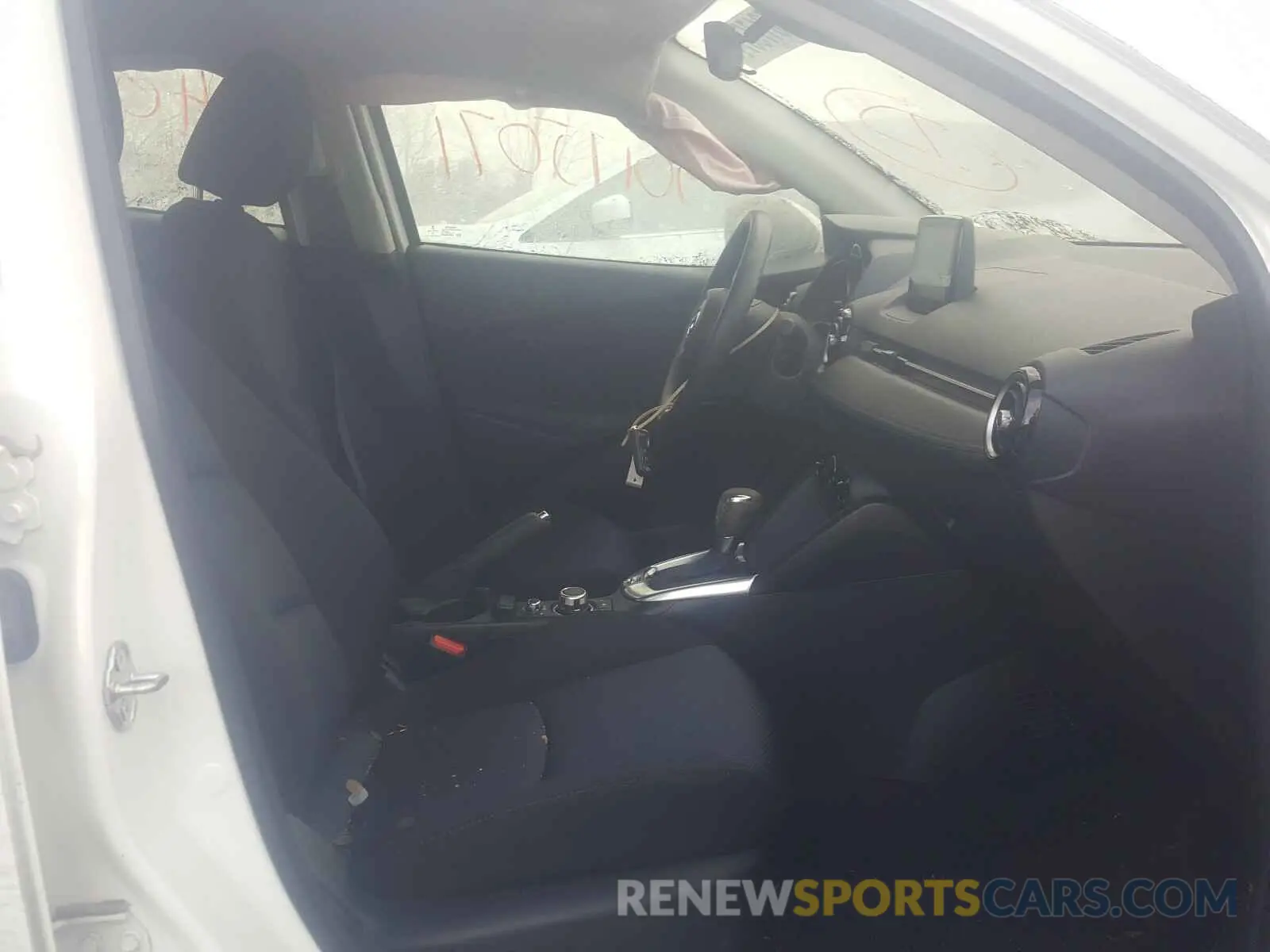 5 Photograph of a damaged car 3MYDLBJV6LY701295 TOYOTA YARIS 2020