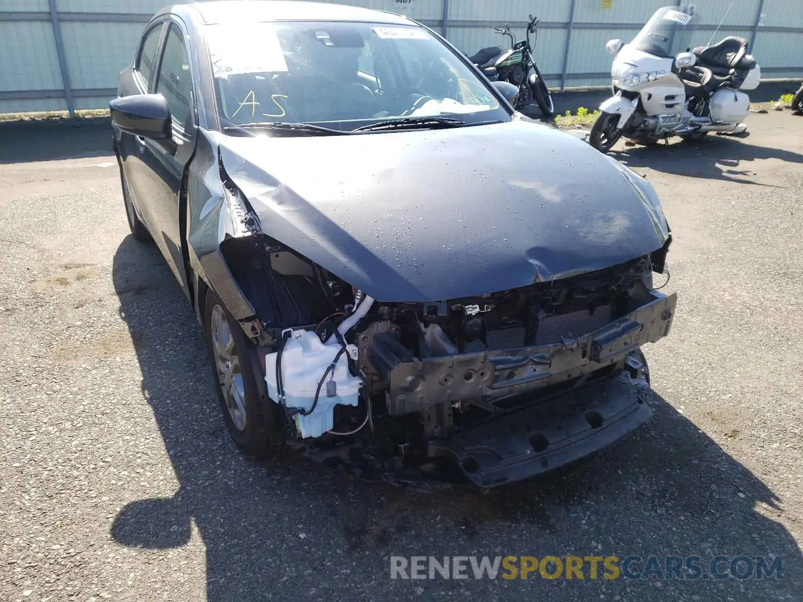 9 Photograph of a damaged car 3MYDLBJV8LY703856 TOYOTA YARIS 2020