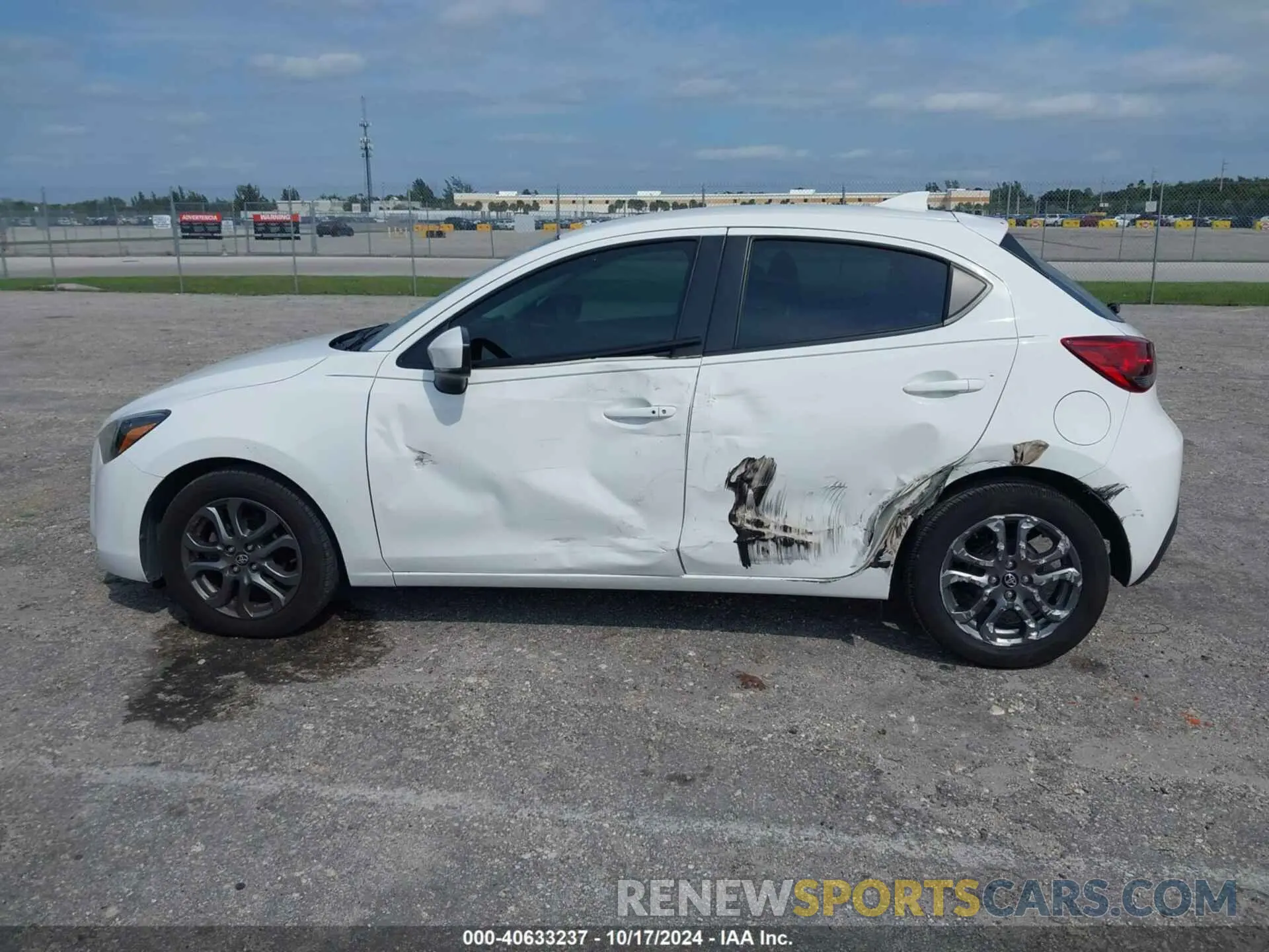 14 Photograph of a damaged car 3MYDLBJVXLY703650 TOYOTA YARIS 2020