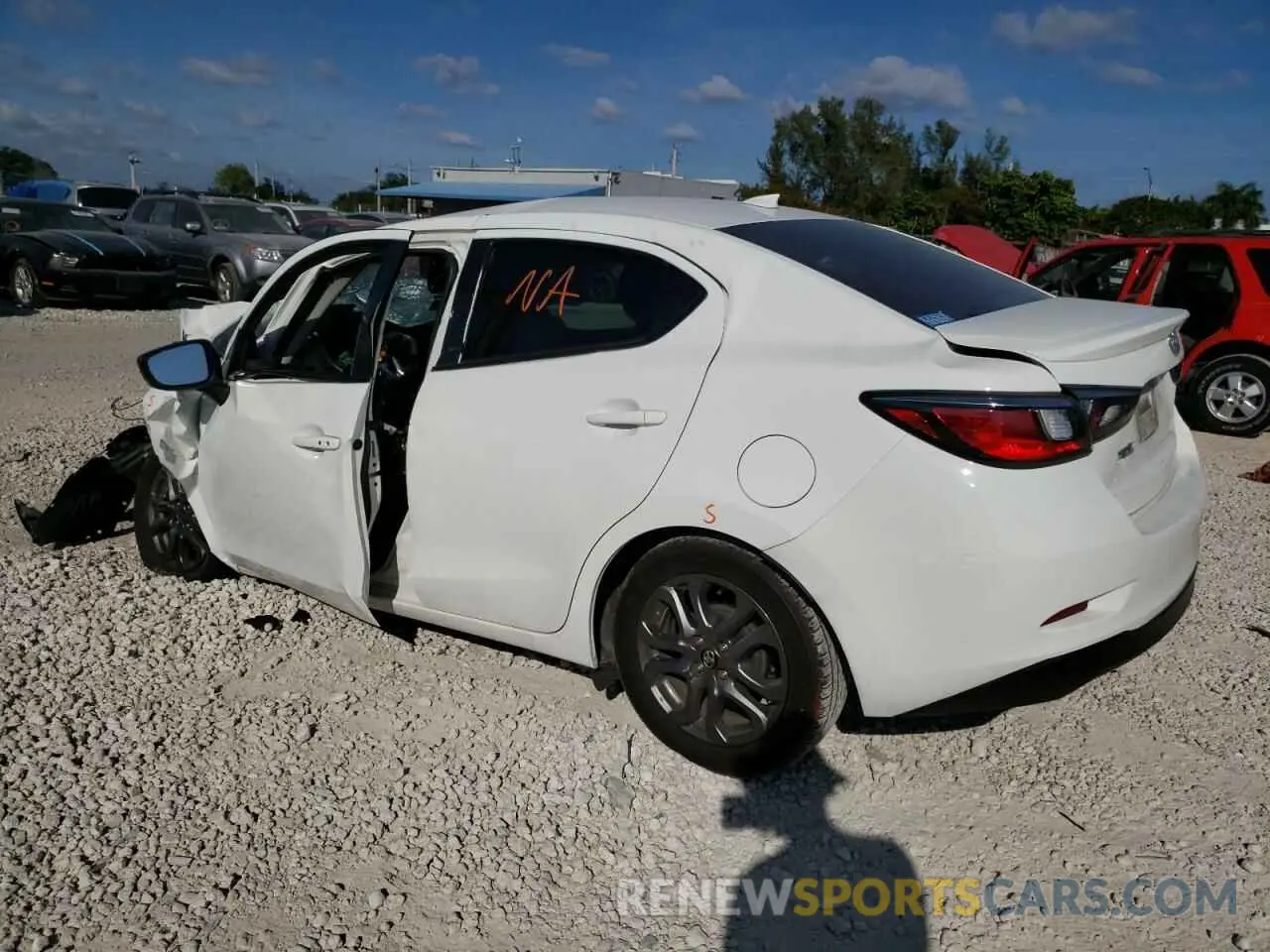 2 Фотография поврежденного автомобиля 3MYDLBYV1LY716020 TOYOTA YARIS 2020