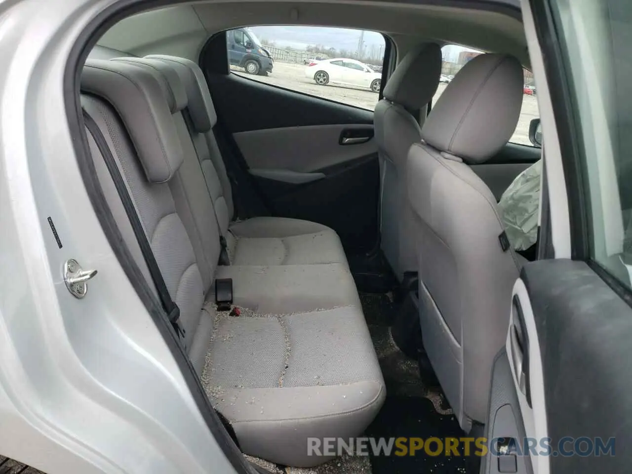6 Photograph of a damaged car 3MYDLBYV3LY712471 TOYOTA YARIS 2020