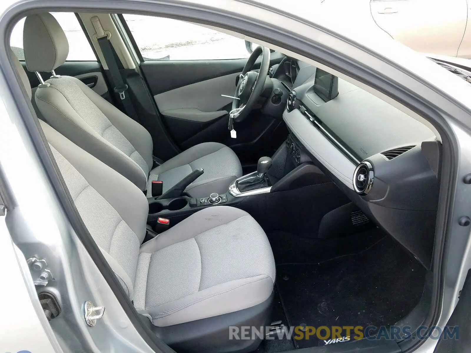 5 Photograph of a damaged car 3MYDLBYV4LY707506 TOYOTA YARIS 2020