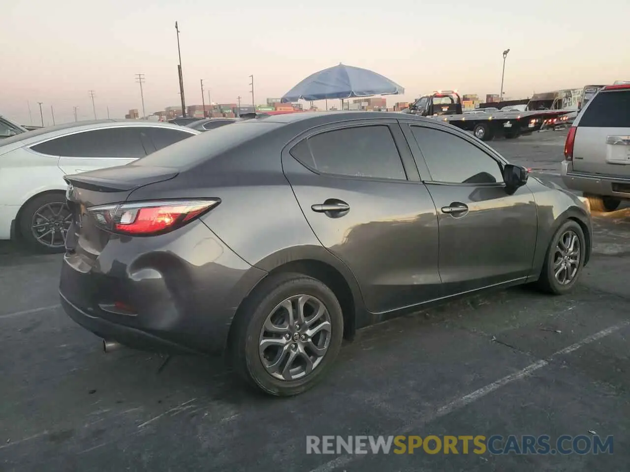 3 Photograph of a damaged car 3MYDLBYV7LY707306 TOYOTA YARIS 2020