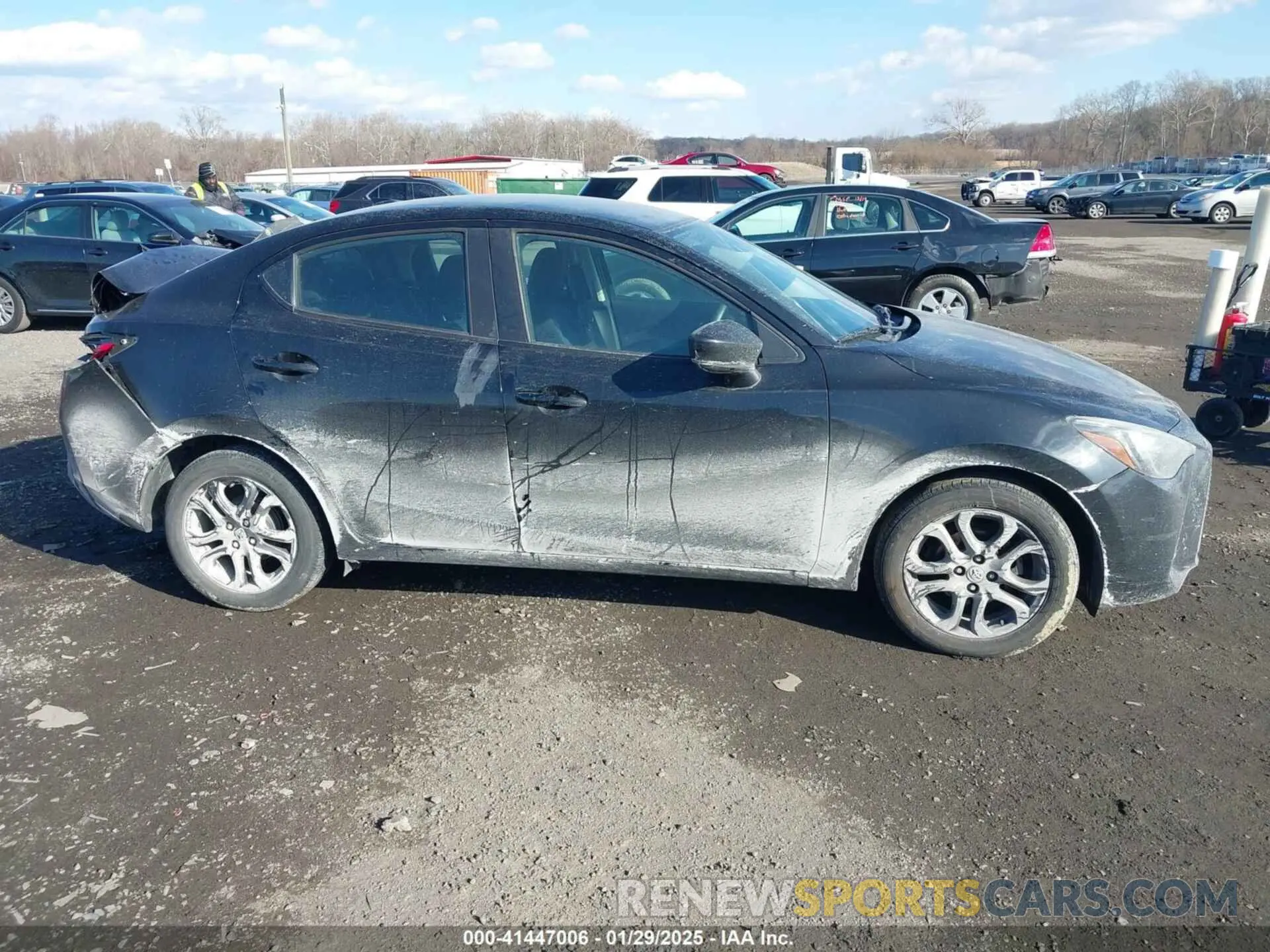 13 Photograph of a damaged car 3MYDLBYV7LY712120 TOYOTA YARIS 2020