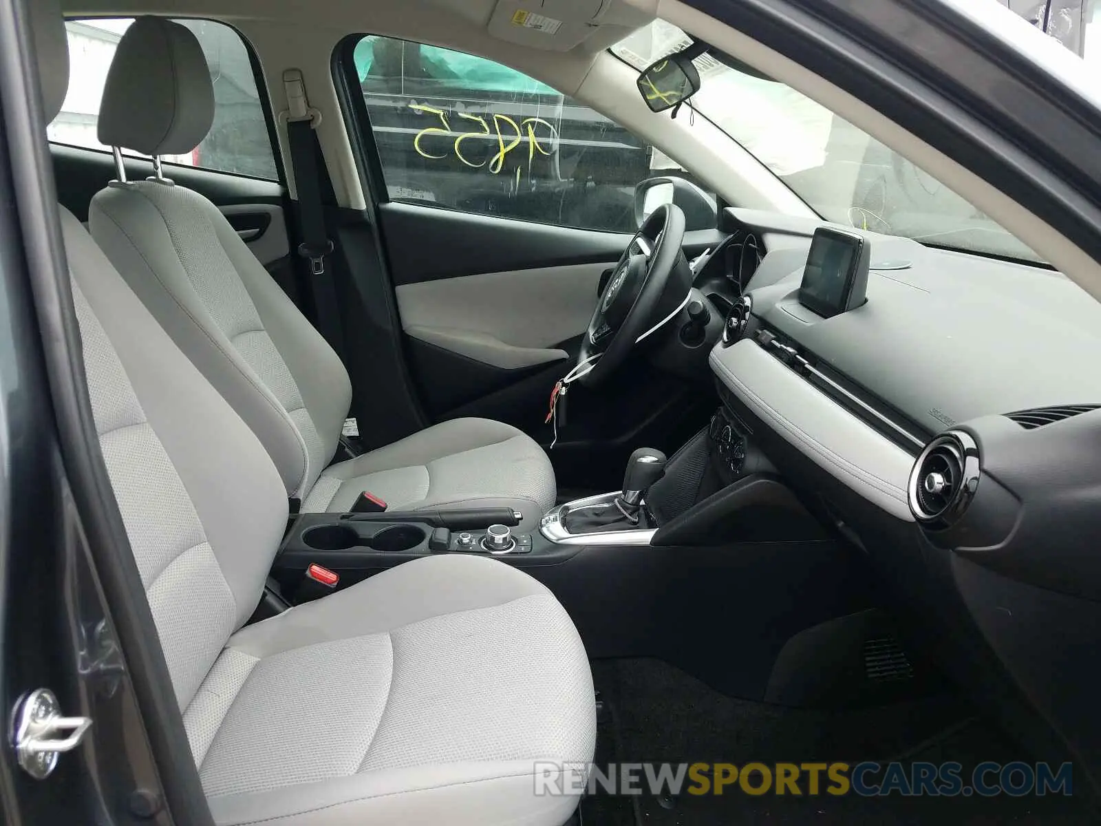 5 Photograph of a damaged car 3MYDLBJV6LY700714 TOYOTA YARIS LE 2020