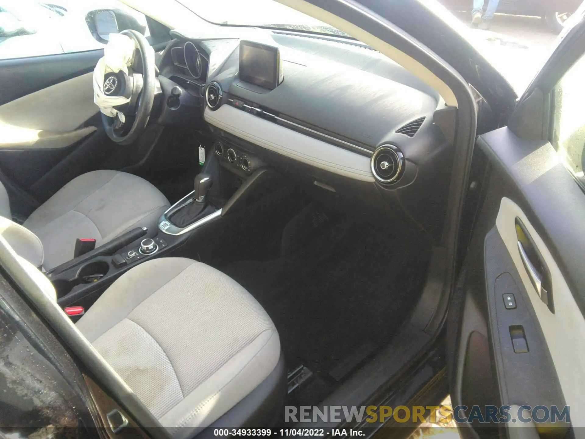 5 Photograph of a damaged car 3MYDLBYV9KY518056 TOYOTA YARIS SEDAN 2019